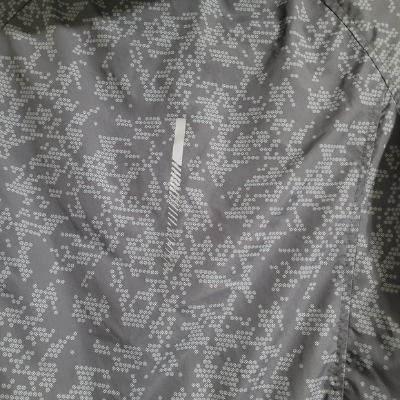 ASICS | Packable Running Jacket - Picture 7 of 10